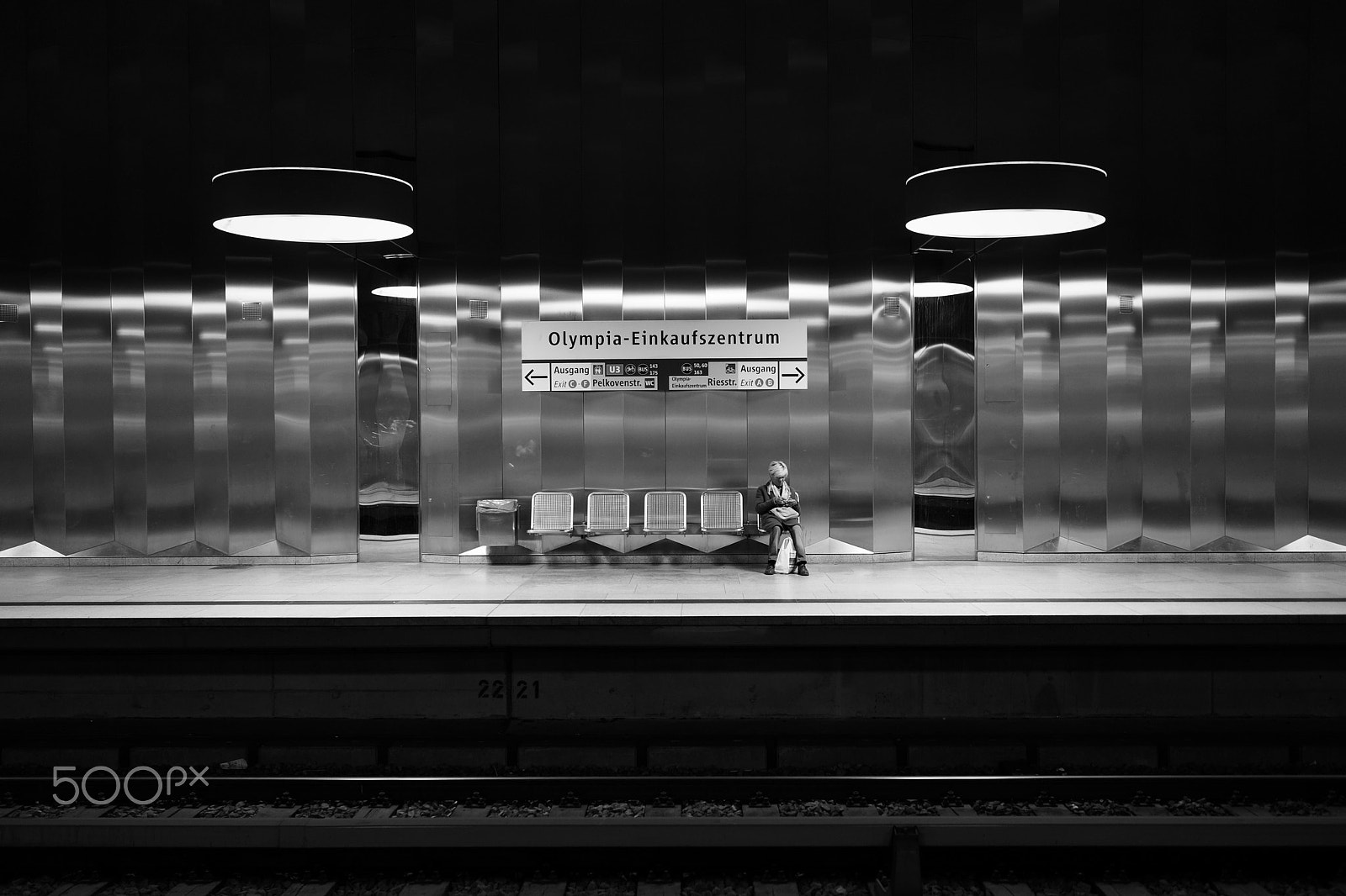 Sony Cyber-shot DSC-RX1R sample photo. Lonely woman photography