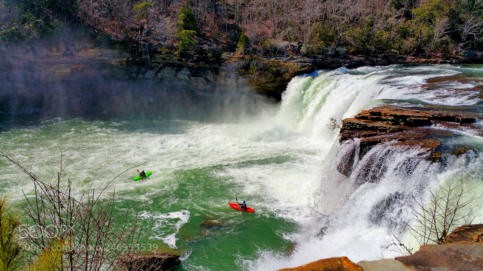 Samsung Galaxy Note4 sample photo. Raging waterfall-kayaking photography
