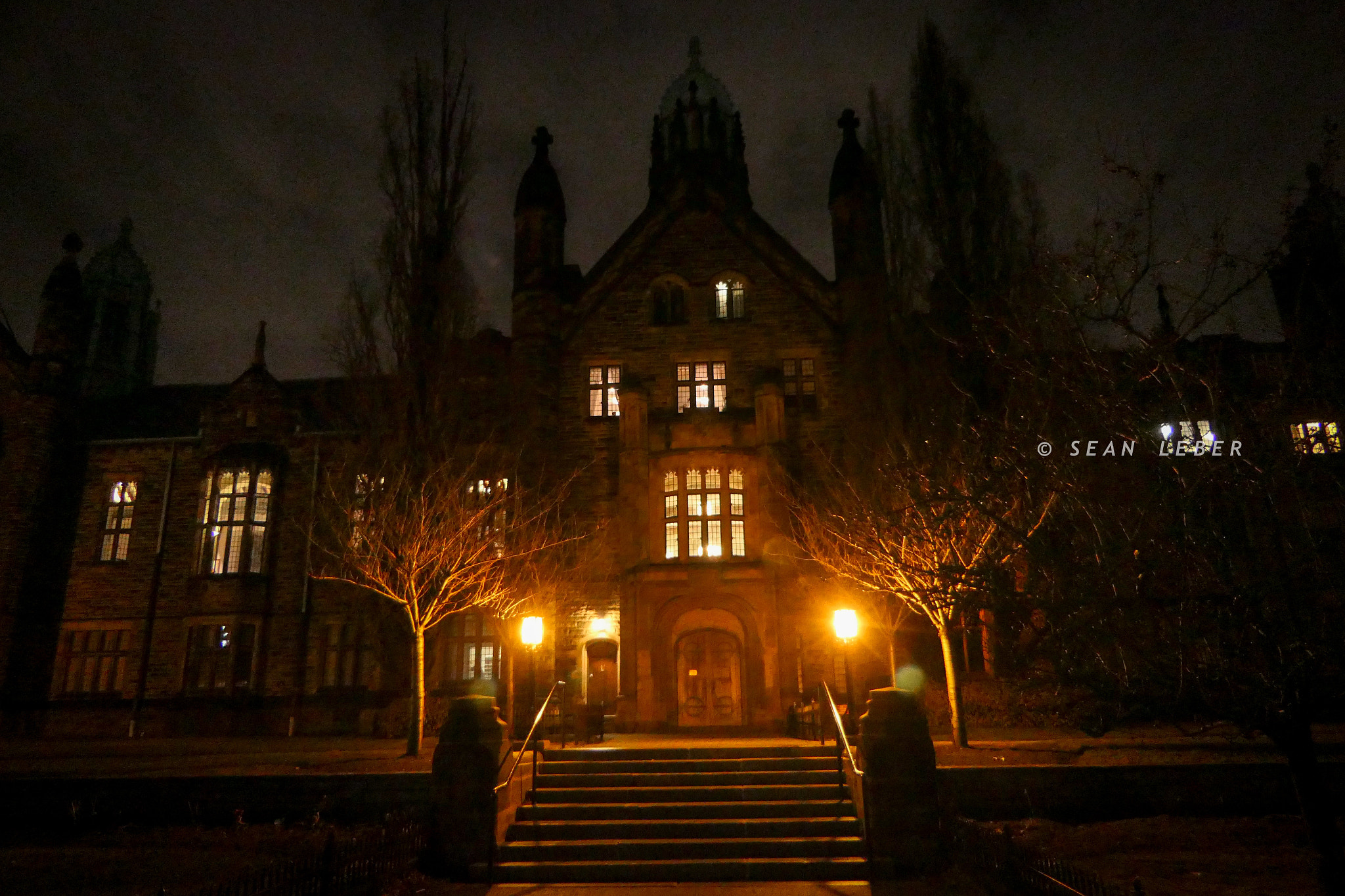 Panasonic Lumix DMC-FZ2500 (Lumix DMC-FZ2000) sample photo. After the dark (fall view) photography