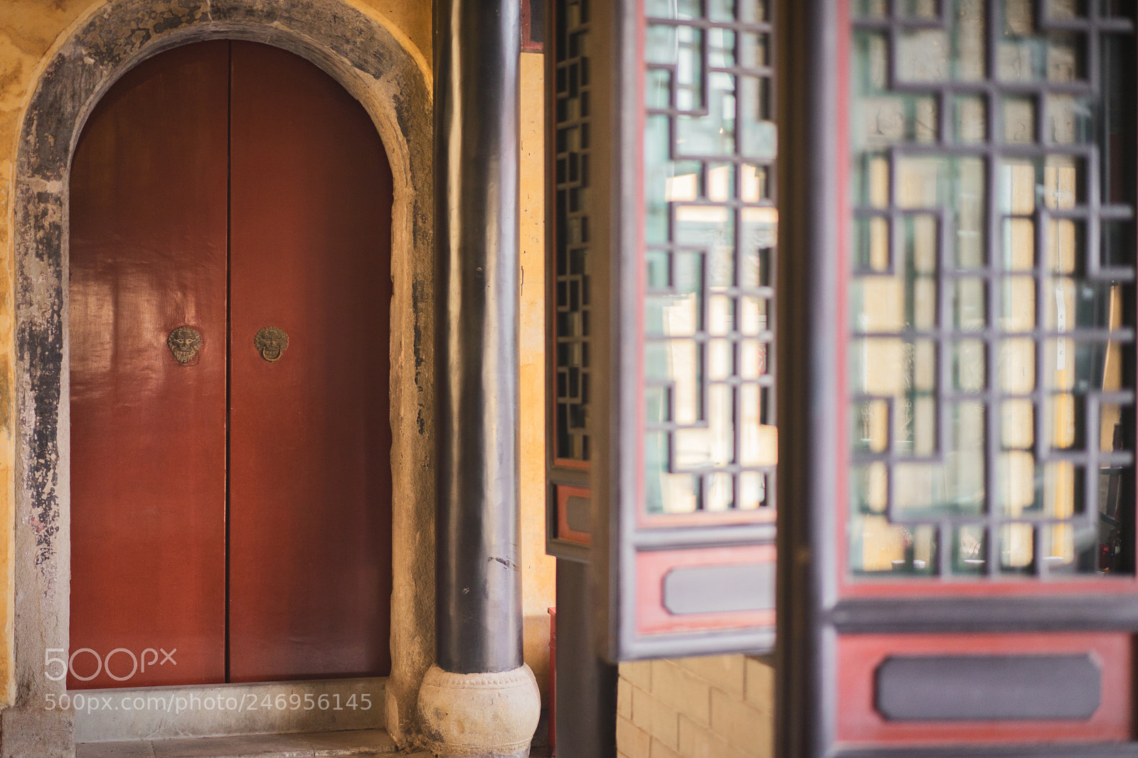 Sony a7 II sample photo. 关着的门 photography