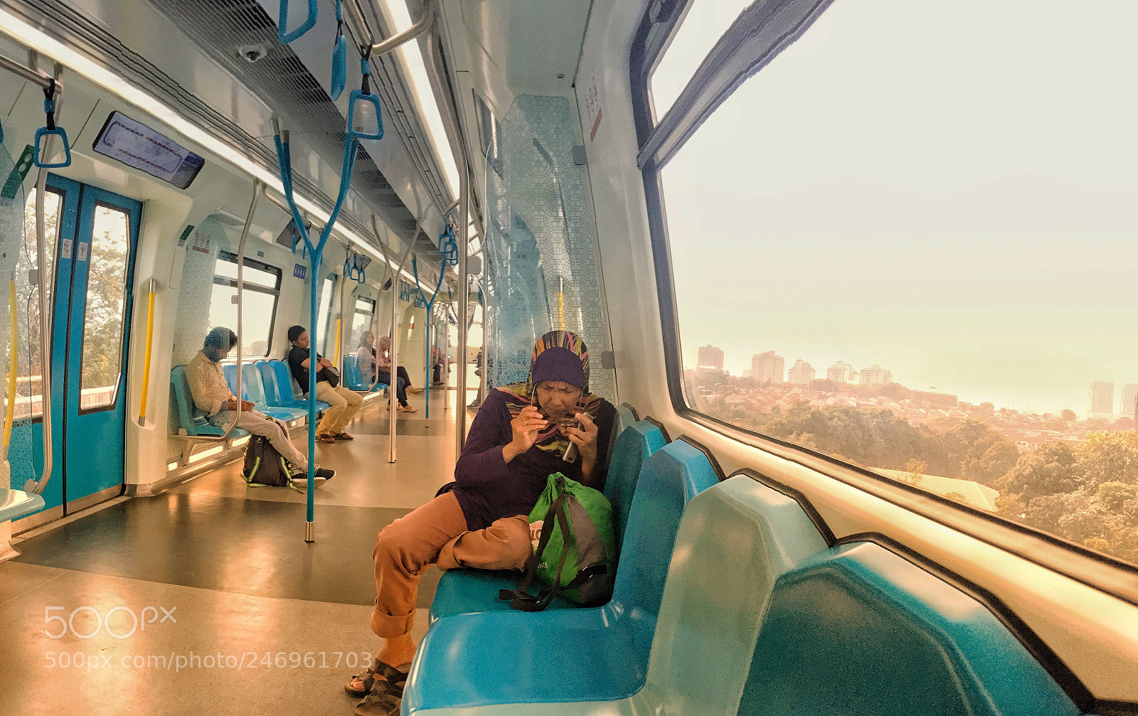 Apple iPhone 6s Plus sample photo. Commuter photography