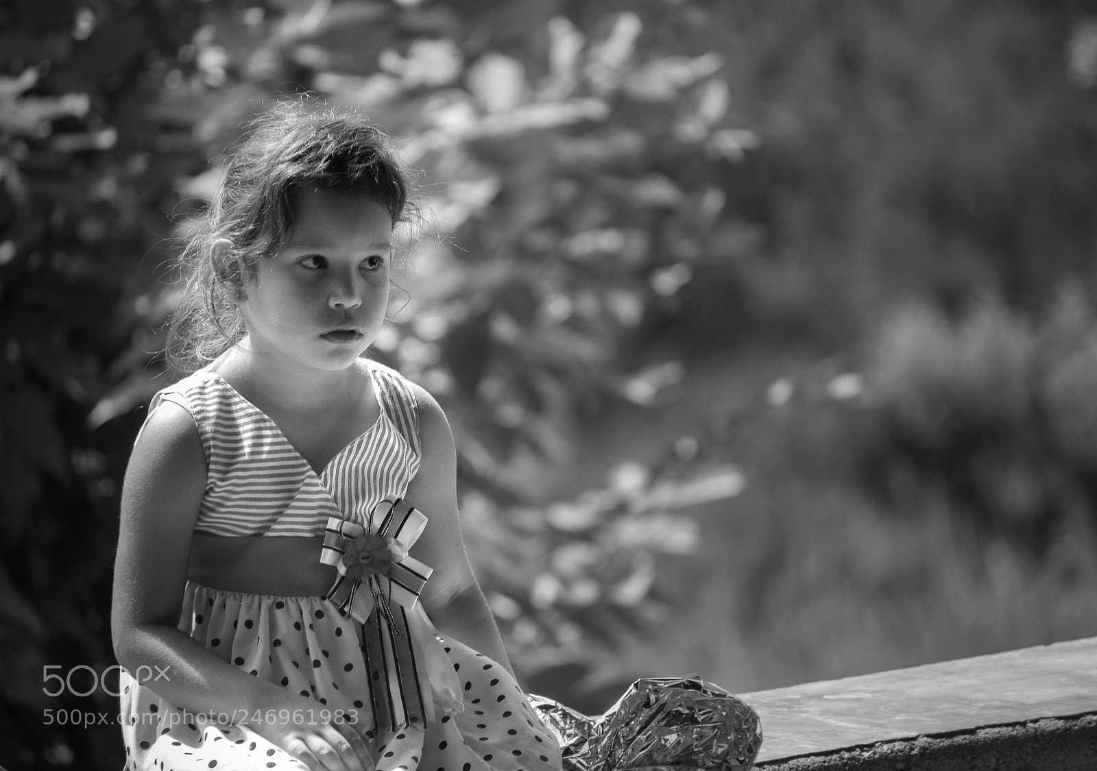 Canon EOS 700D (EOS Rebel T5i / EOS Kiss X7i) sample photo. What does the girl photography