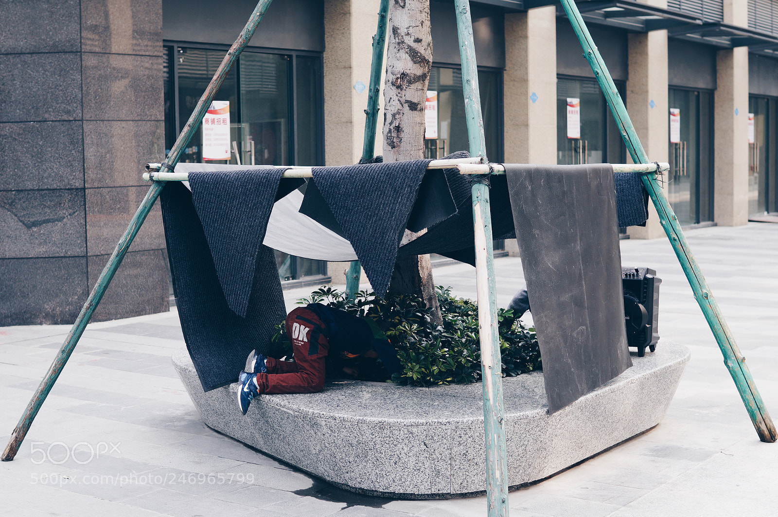 Sony a6300 sample photo. What are u looking photography