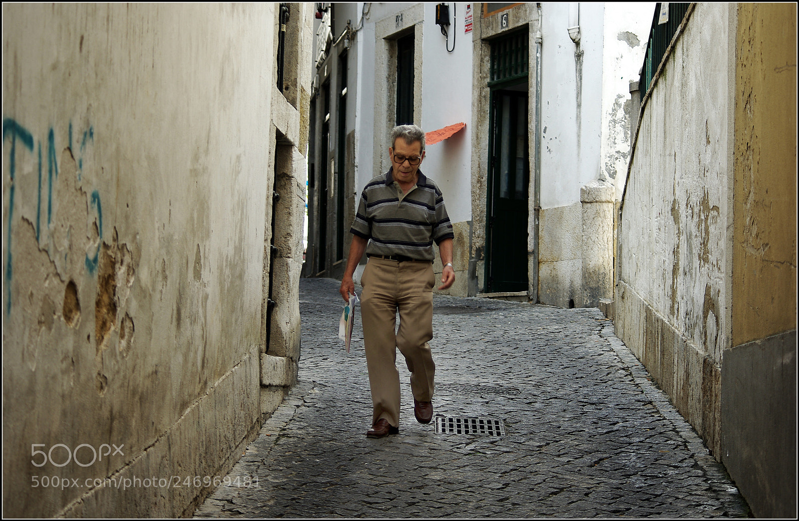 Pentax K200D sample photo. Streetlife portugal photography
