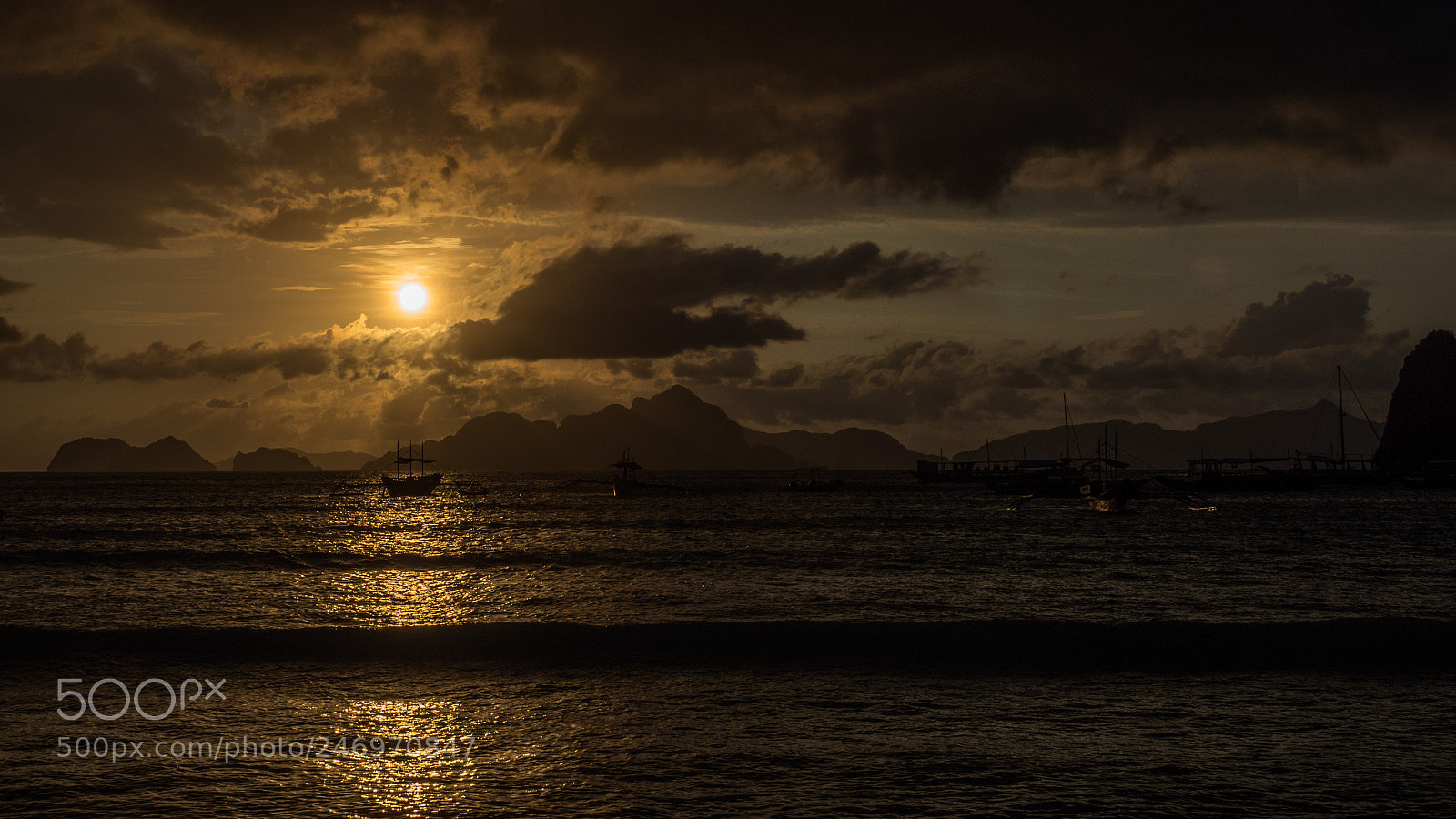 Olympus OM-D E-M5 II sample photo. Minor under the sunset photography