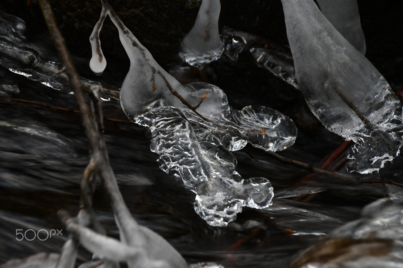 Nikon D500 + Sigma 18-250mm F3.5-6.3 DC Macro OS HSM sample photo. Water and ice photography