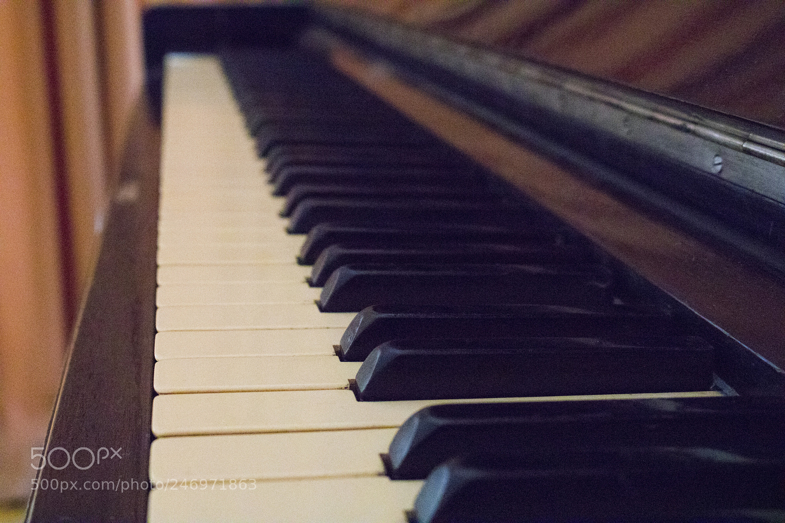 Canon EOS 750D (EOS Rebel T6i / EOS Kiss X8i) sample photo. Piano photography