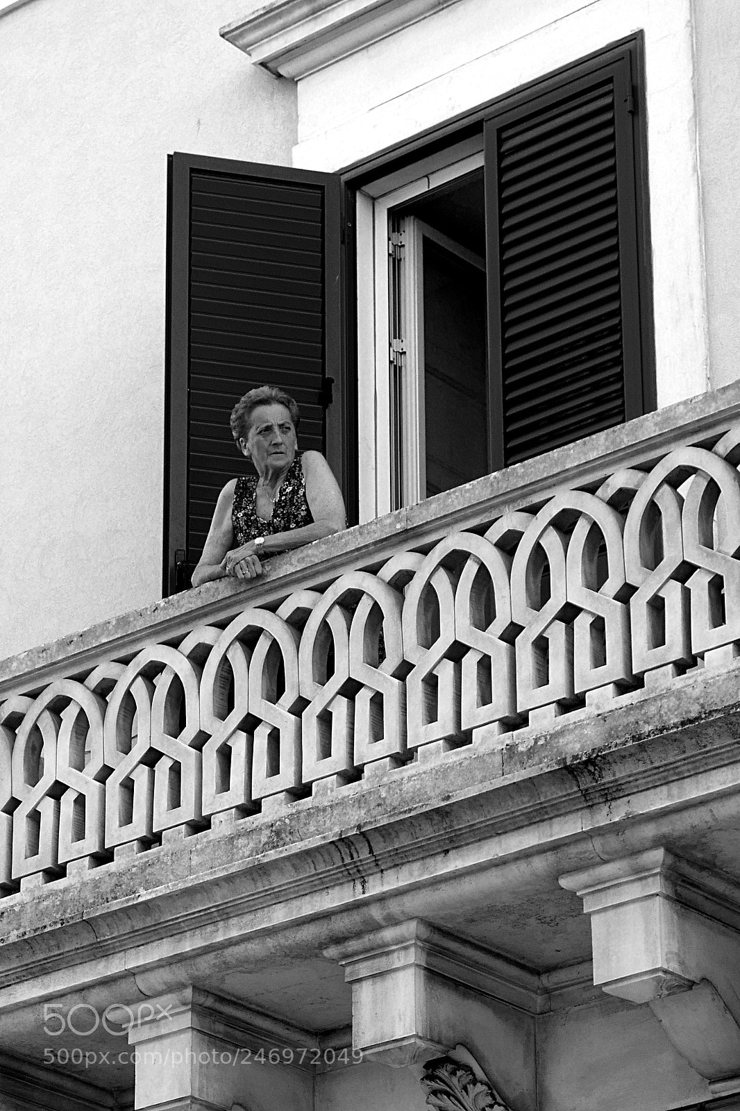 Panasonic Lumix DMC-LX100 sample photo. The lady and the photography