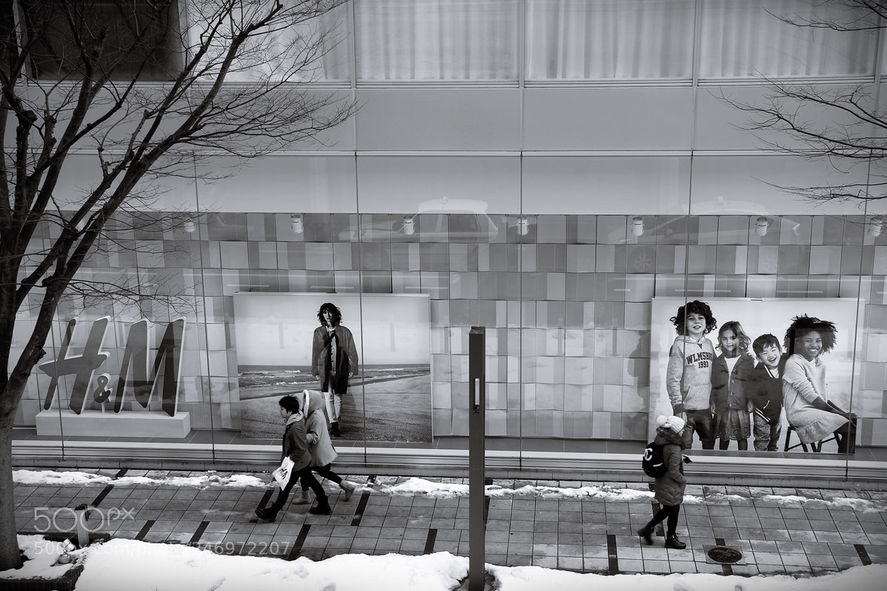 Canon EF-S 18-135mm F3.5-5.6 IS sample photo. Sidewalk photography