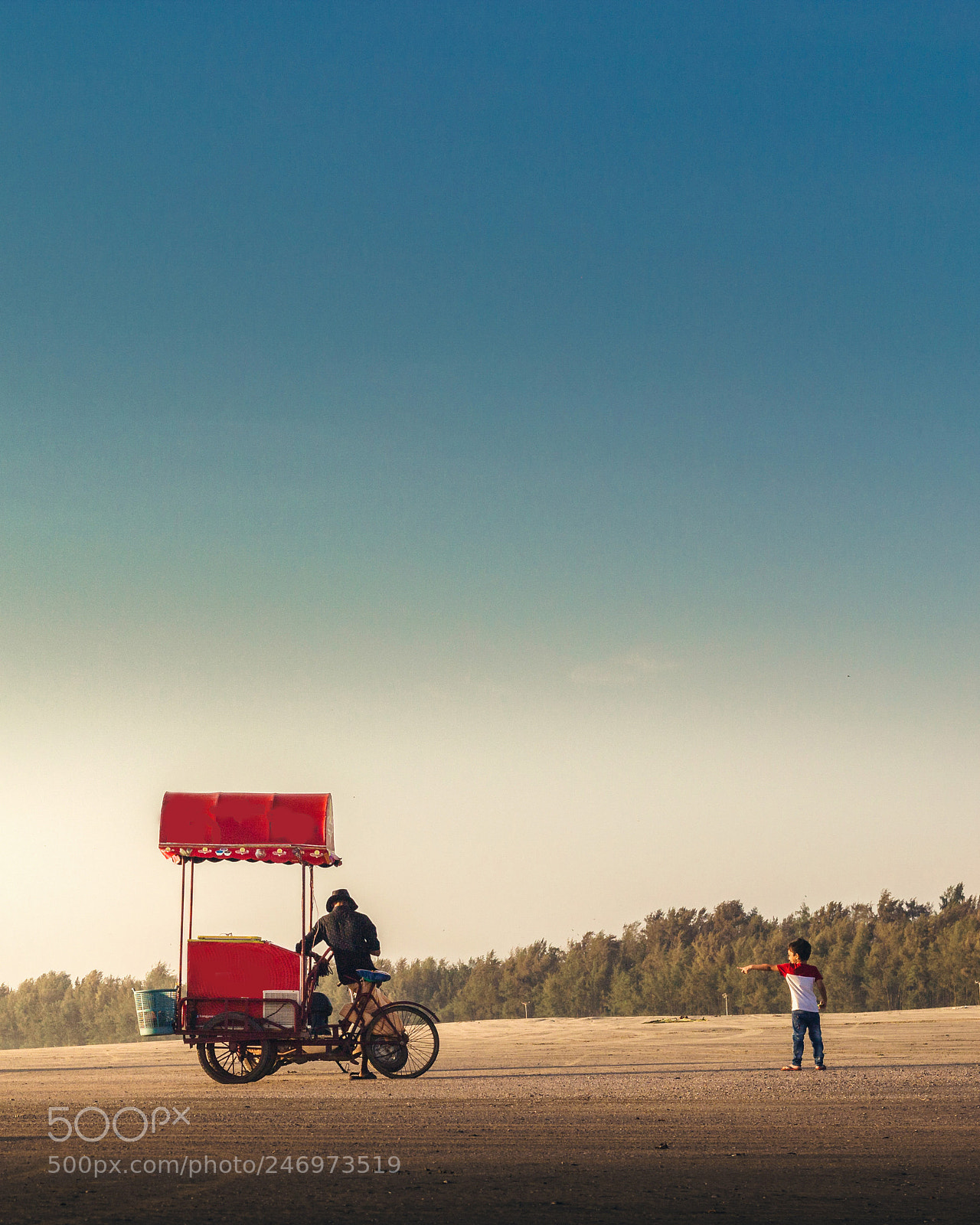 Canon EOS 650D (EOS Rebel T4i / EOS Kiss X6i) sample photo. Icecream seller and boy photography