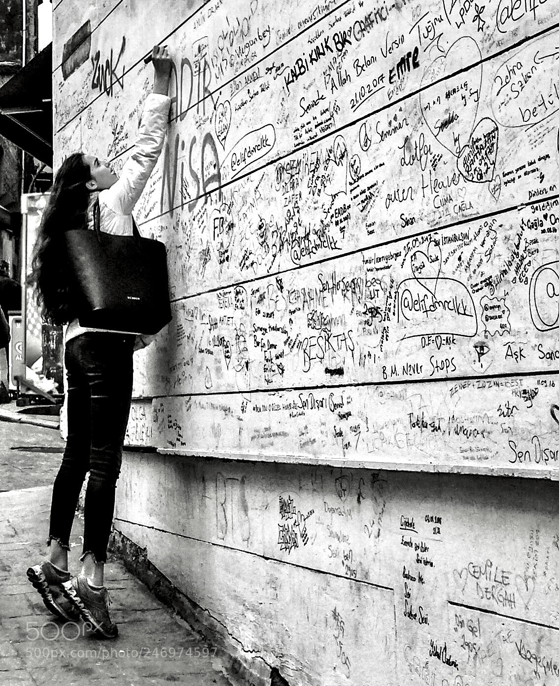 Apple iPhone 5s sample photo. Wall chatter photography