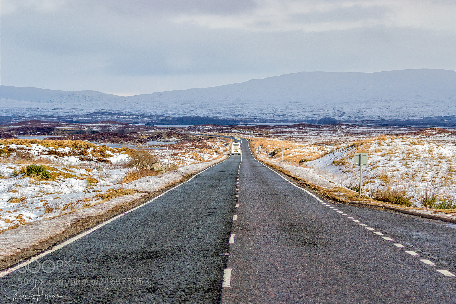 Canon EOS 7D Mark II sample photo. Middle of the road photography