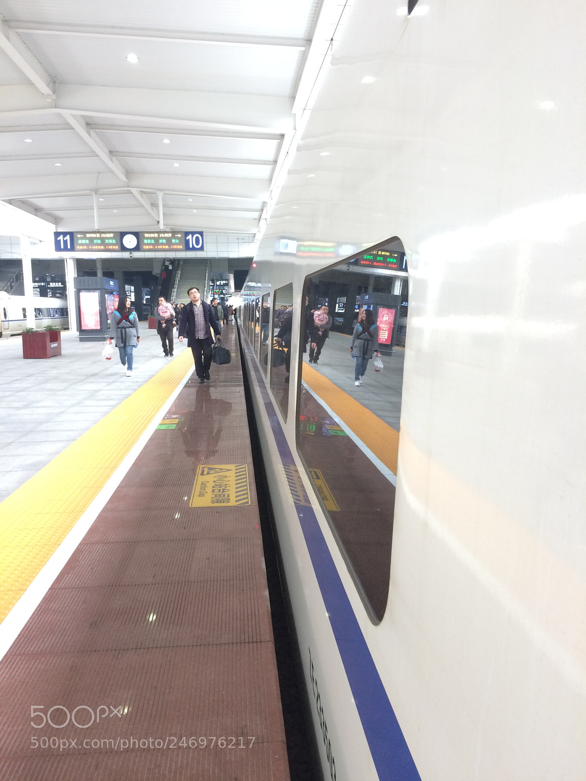 Apple iPhone 5s sample photo. 站台 photography