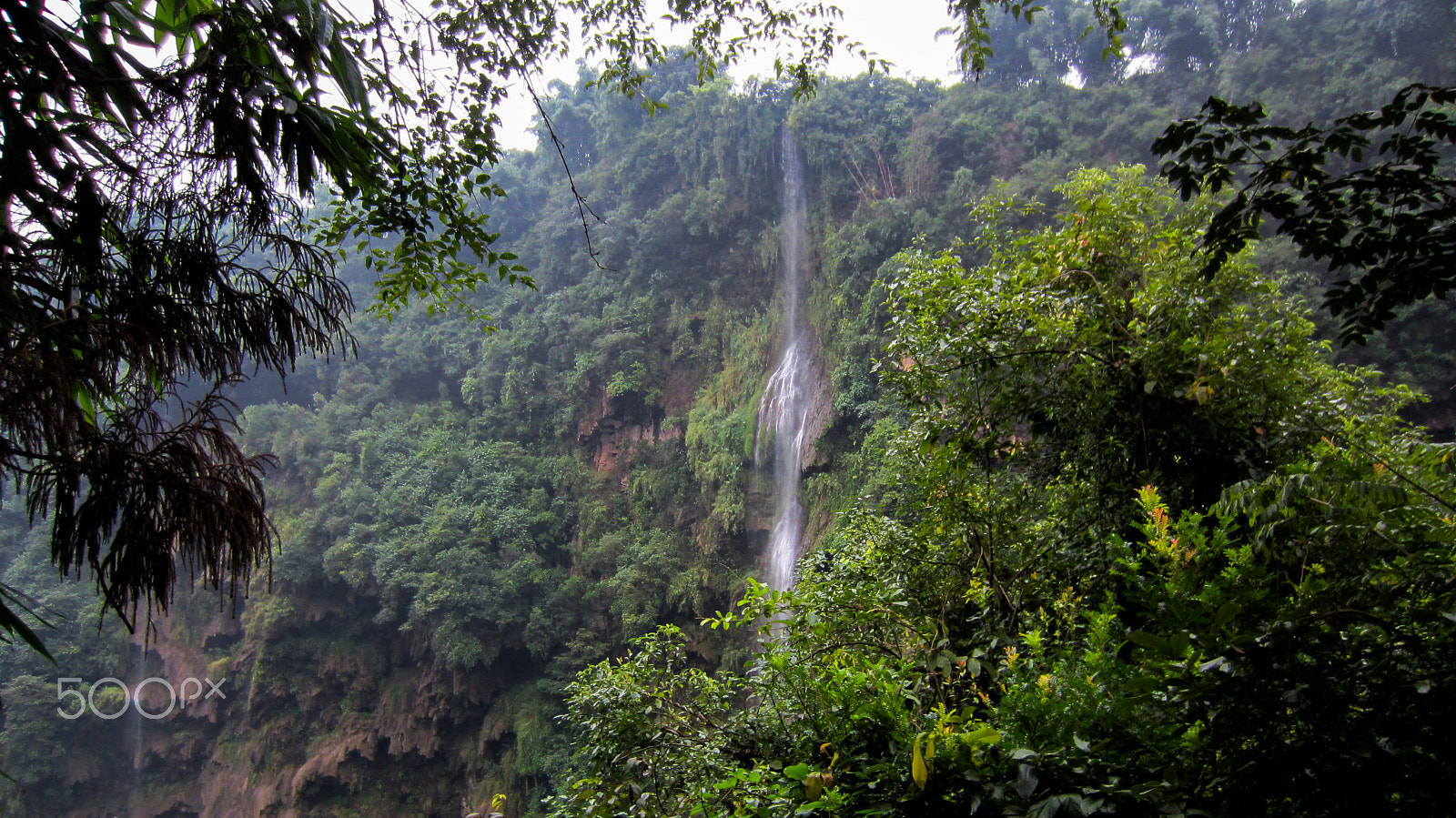 Canon PowerShot ELPH 300 HS (IXUS 220 HS / IXY 410F) sample photo. Mountain waterfalls photography