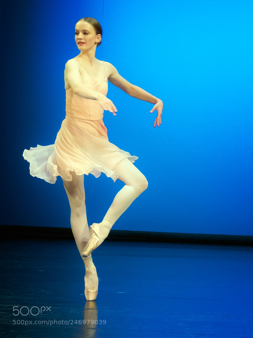 Panasonic Lumix DMC-FZ1000 sample photo. Ballerina photography