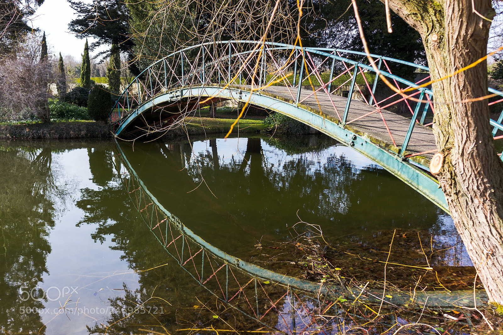Canon EOS 700D (EOS Rebel T5i / EOS Kiss X7i) sample photo. Footbridge with reflection. photography