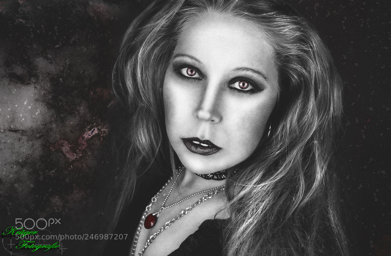Nikon D5100 sample photo. In the dark photography