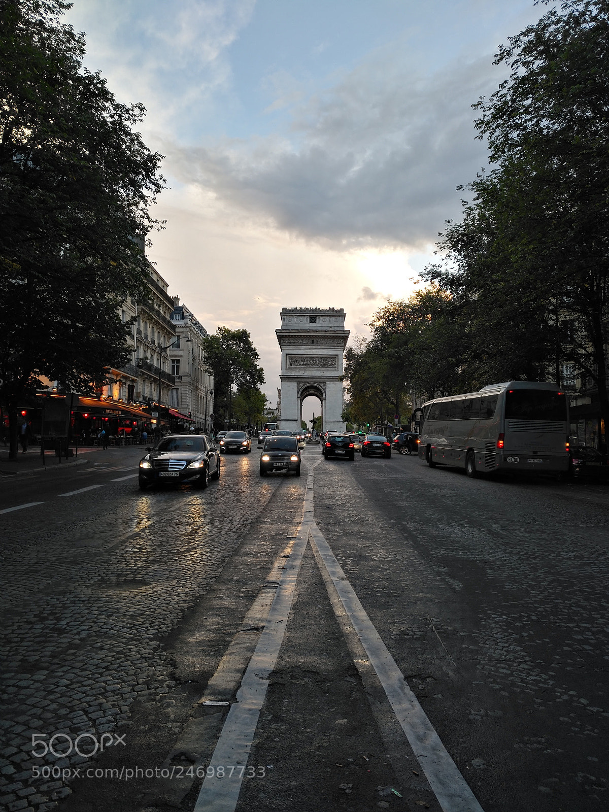 HUAWEI nova plus sample photo. Arc de triomphe photography