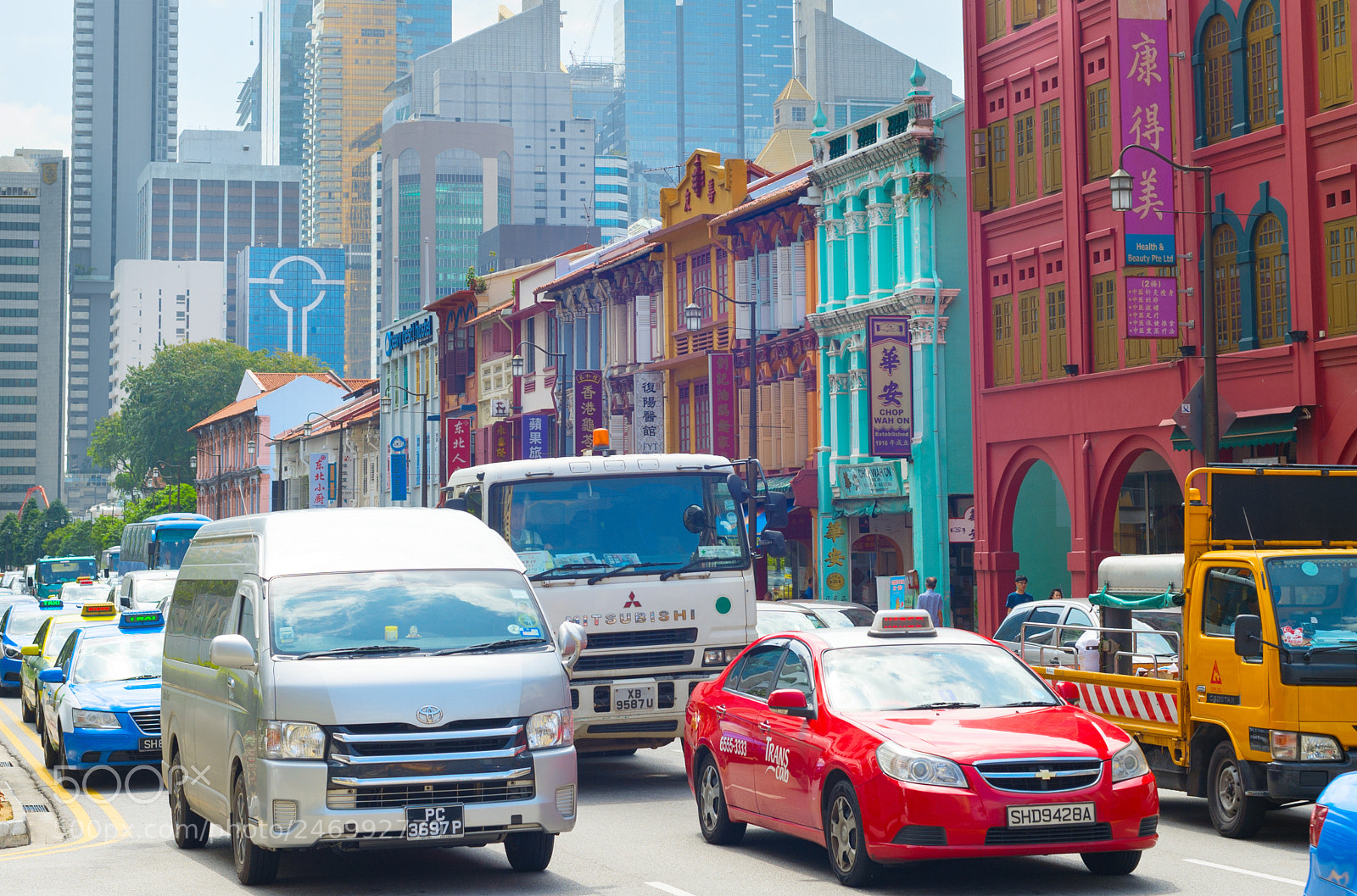Nikon Df sample photo. Busy singapore road traffic photography