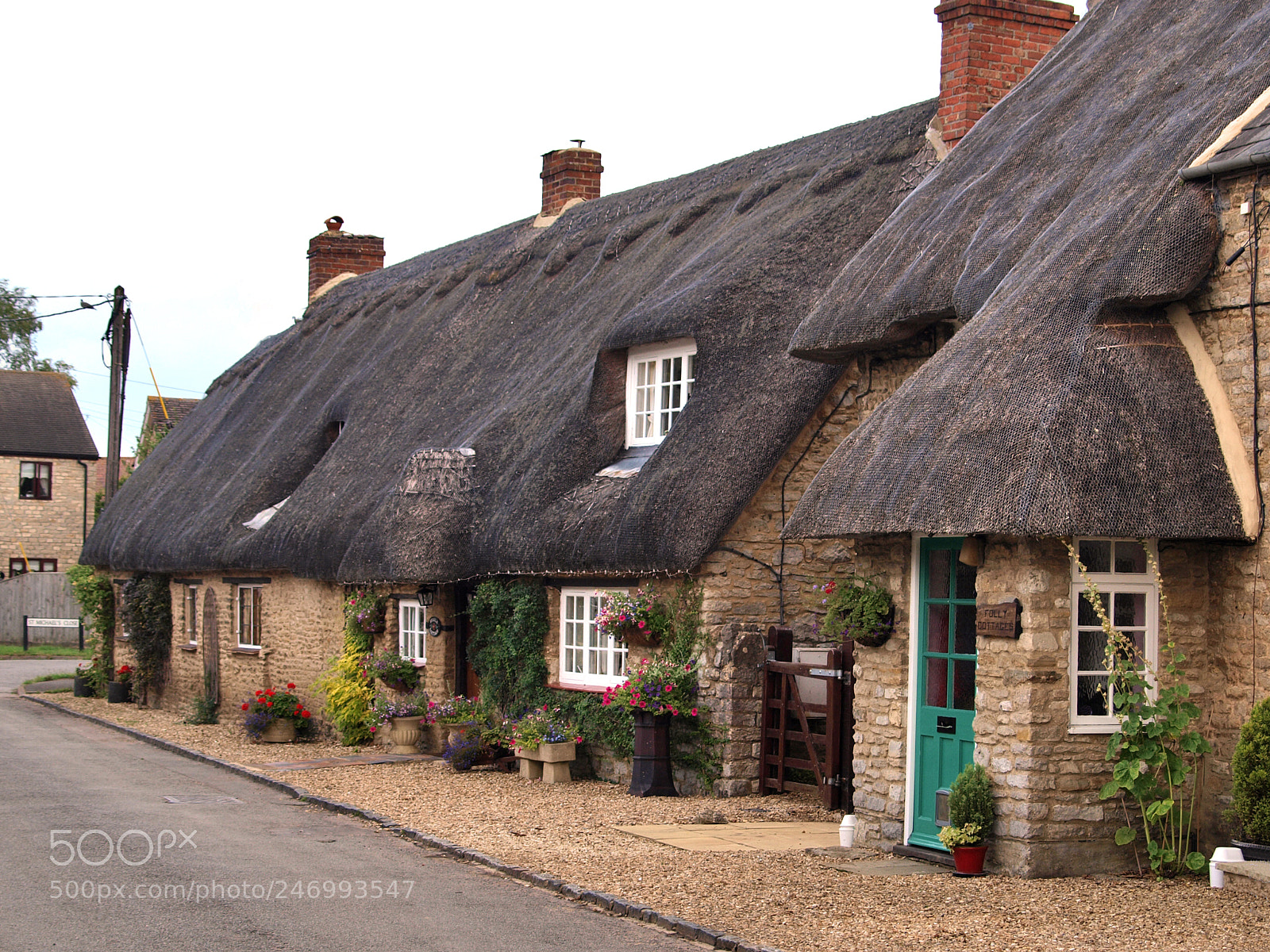 Olympus E-420 (EVOLT E-420) sample photo. An old english village photography