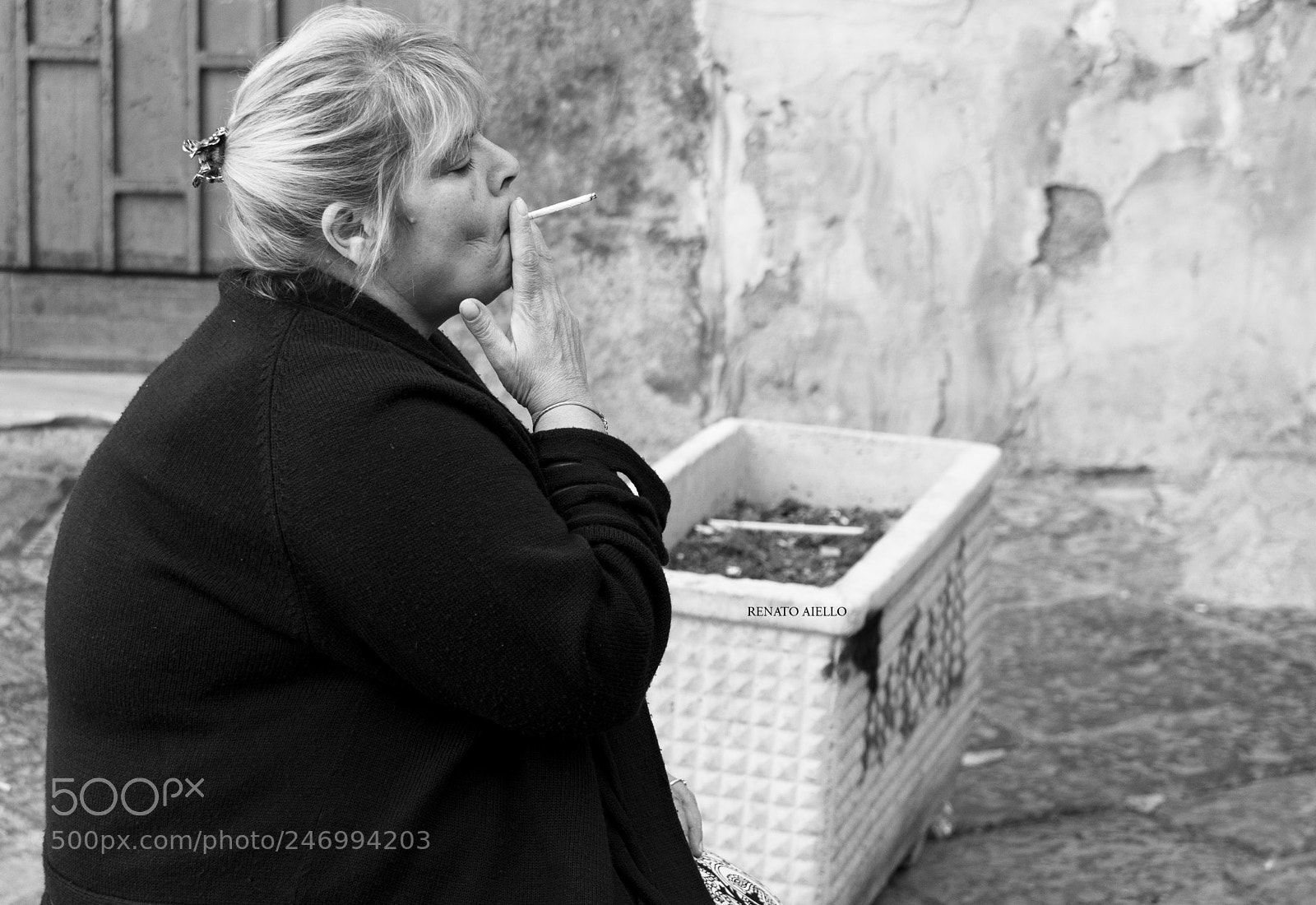 Canon EOS 700D (EOS Rebel T5i / EOS Kiss X7i) sample photo. Smoking photography