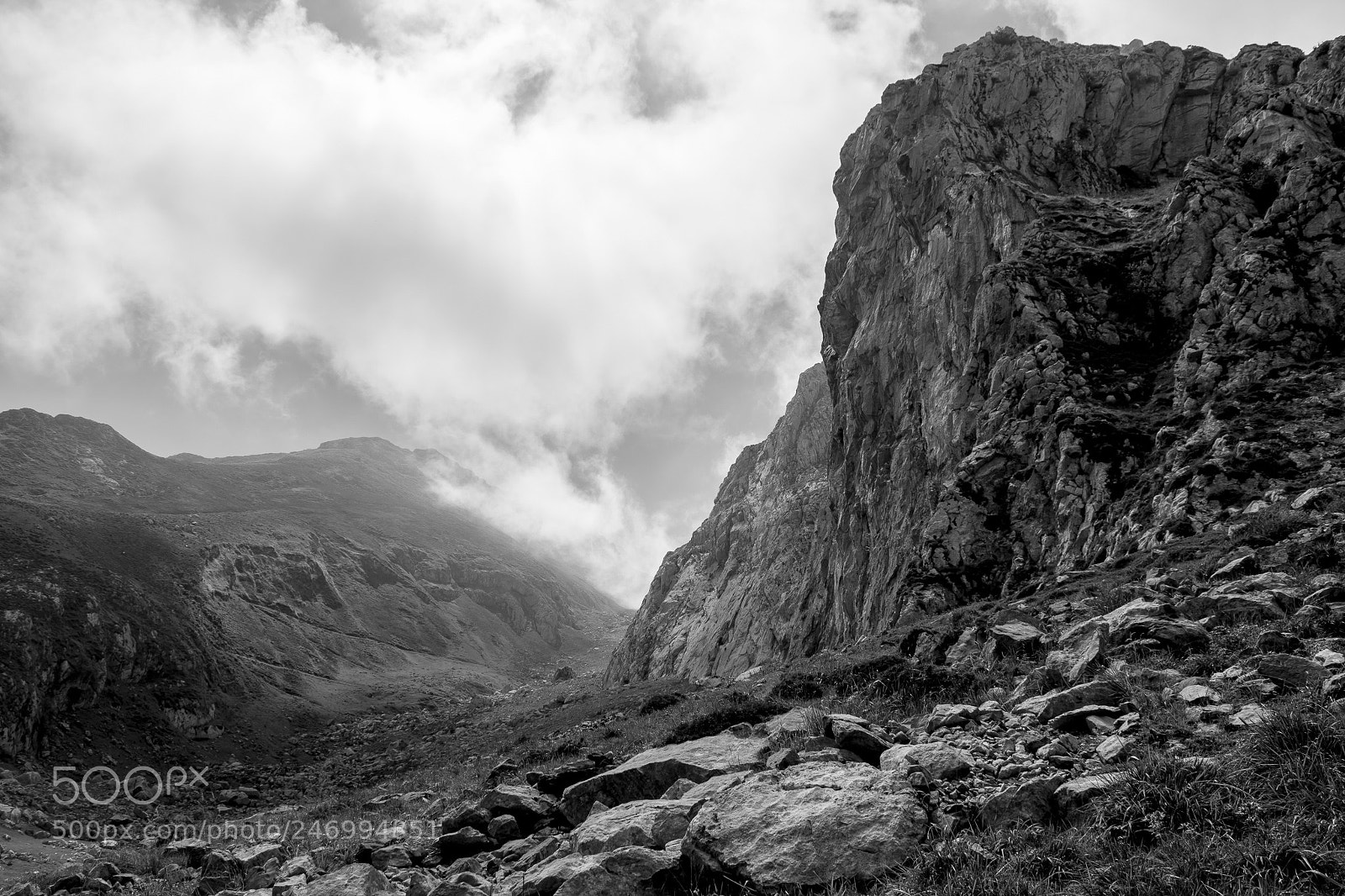 Nikon D5200 sample photo. Sendero de la pared photography