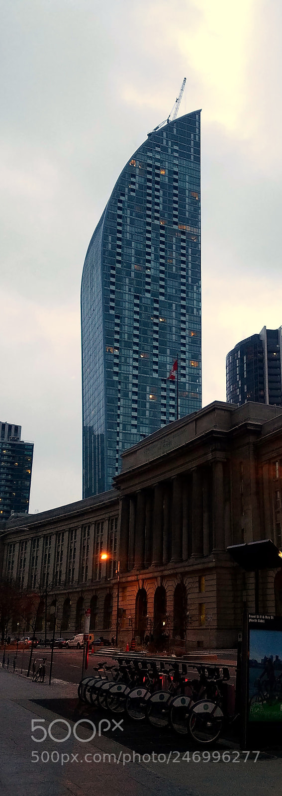 Samsung Galaxy S7 sample photo. In the city photography