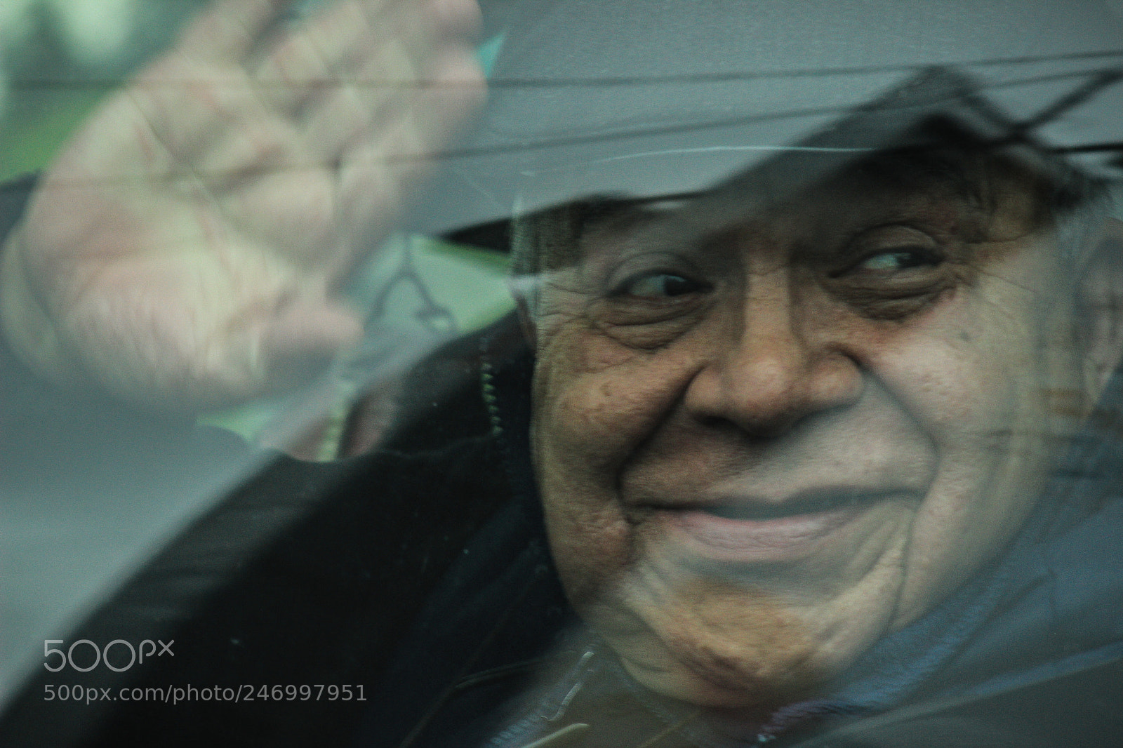 Canon EOS 600D (Rebel EOS T3i / EOS Kiss X5) sample photo. Old man captured in photography