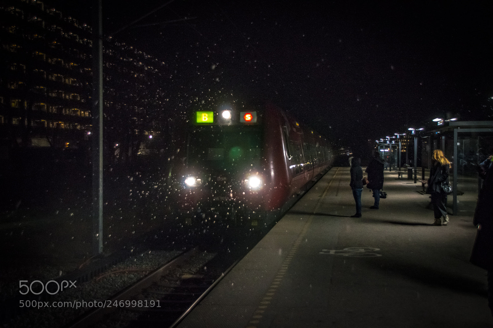 Nikon D3200 sample photo. The train station photography