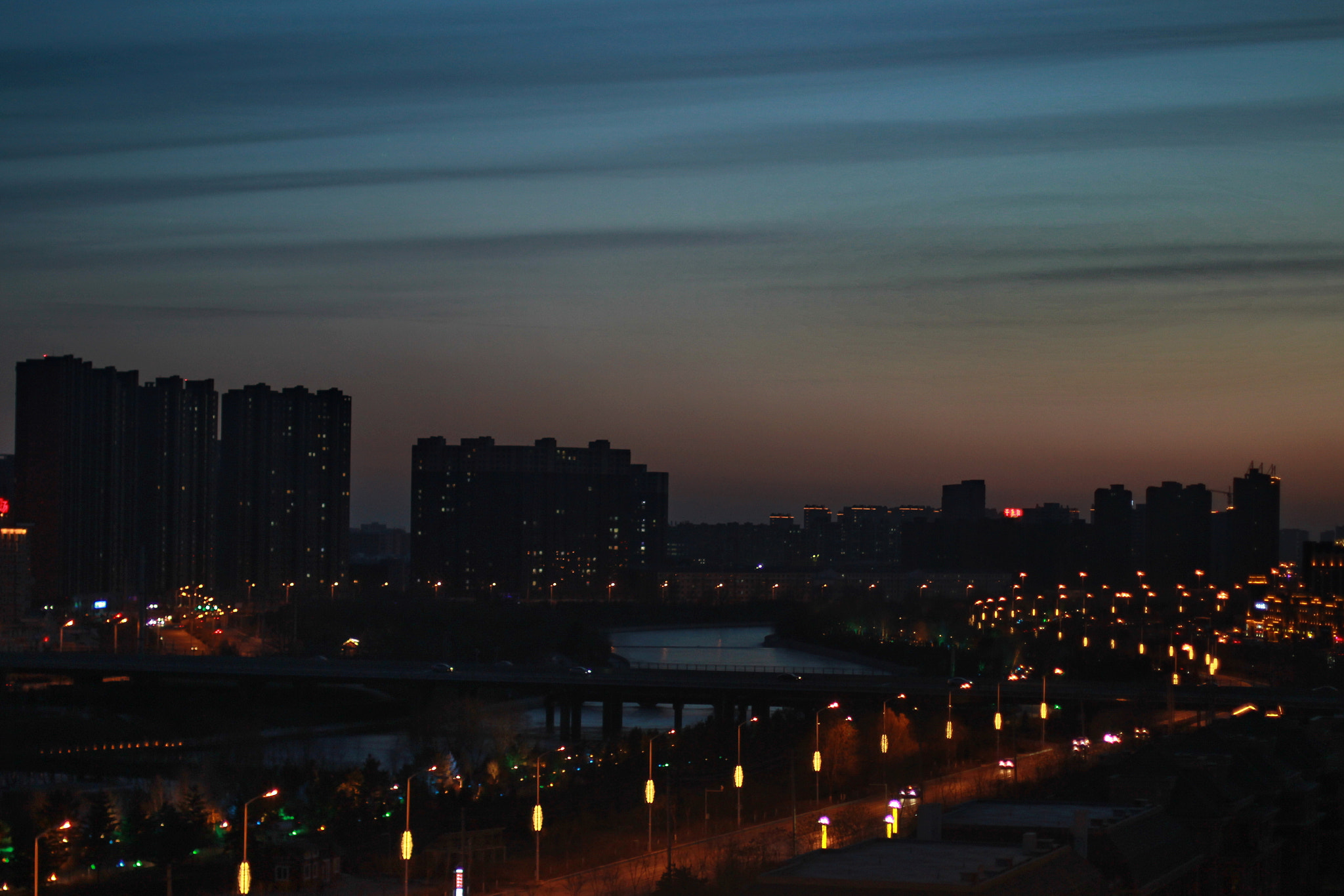 Canon EOS 600D (Rebel EOS T3i / EOS Kiss X5) + Canon EF 50mm F1.4 USM sample photo. Night view photography