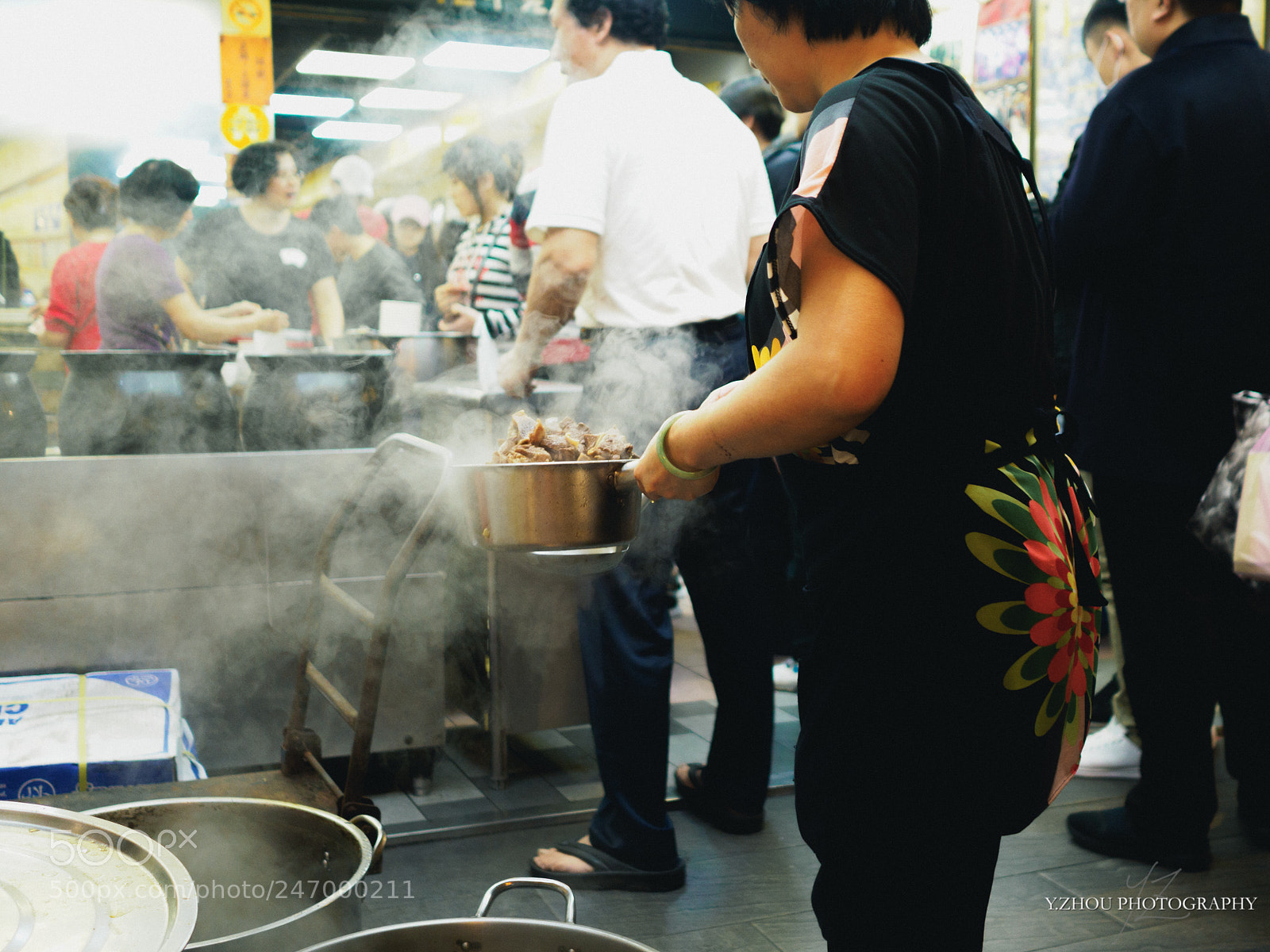 Olympus OM-D E-M1 Mark II sample photo. Night market photography