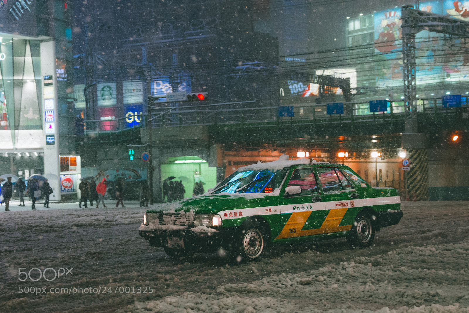 Nikon D7200 sample photo. Tokyo cab rolls through photography
