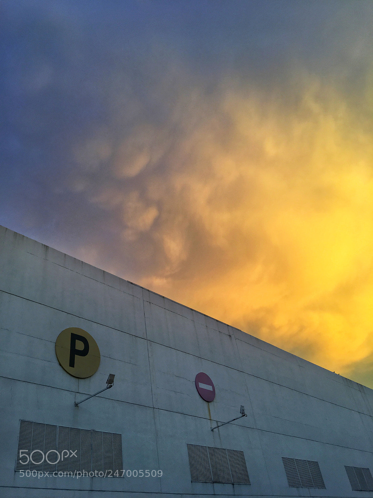 Apple iPhone 6s Plus sample photo. Color in the sky photography