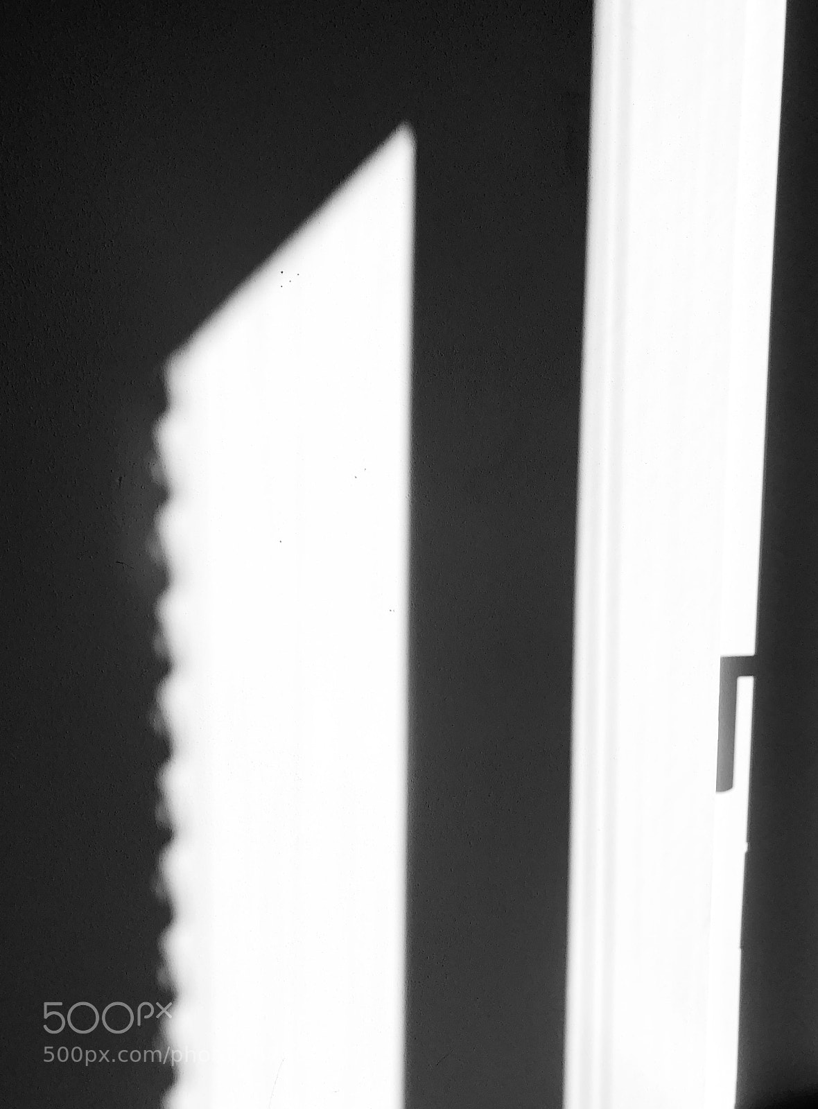Apple iPhone 8 Plus sample photo. Shadow play photography
