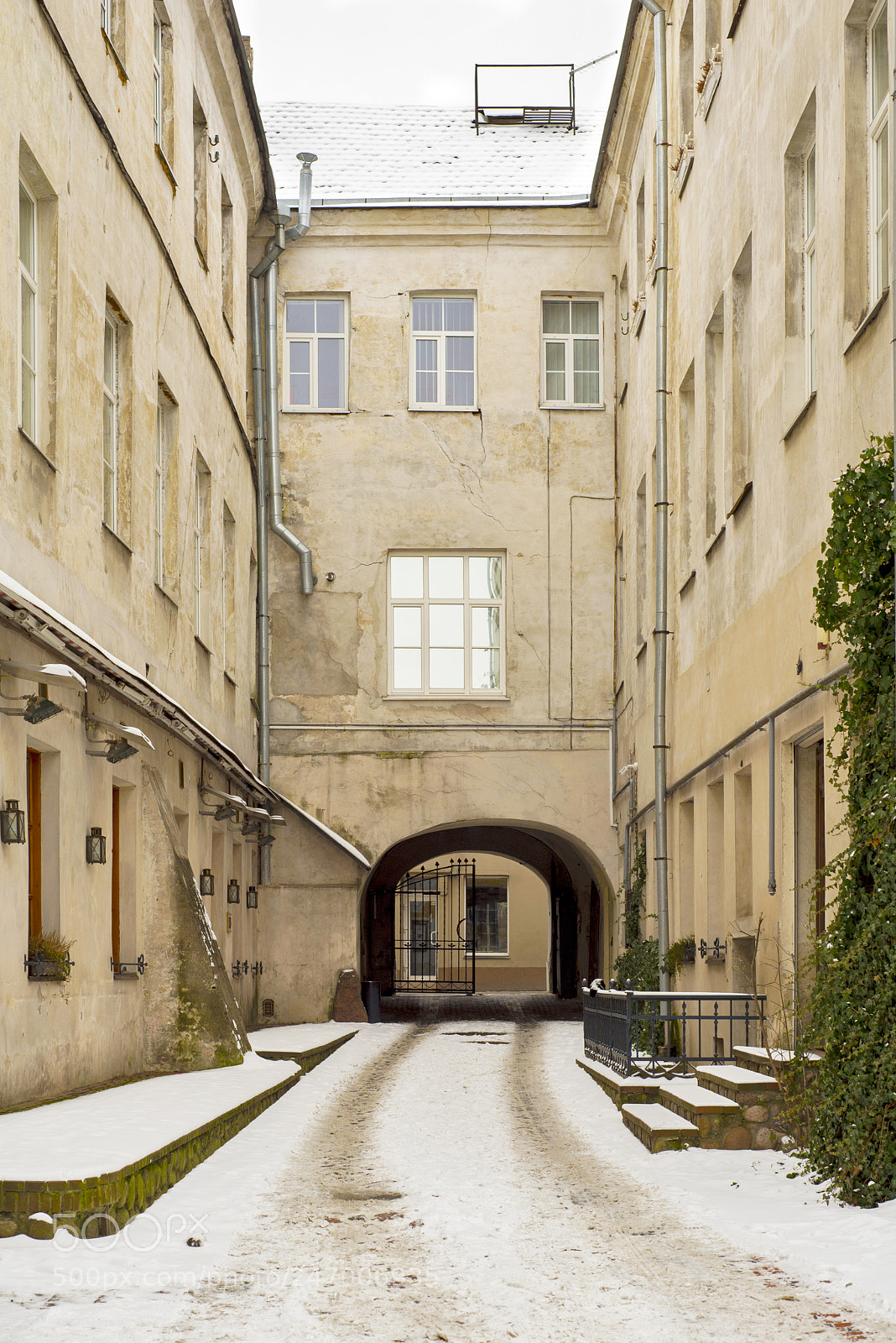 Nikon D610 sample photo. An old courtyard in photography