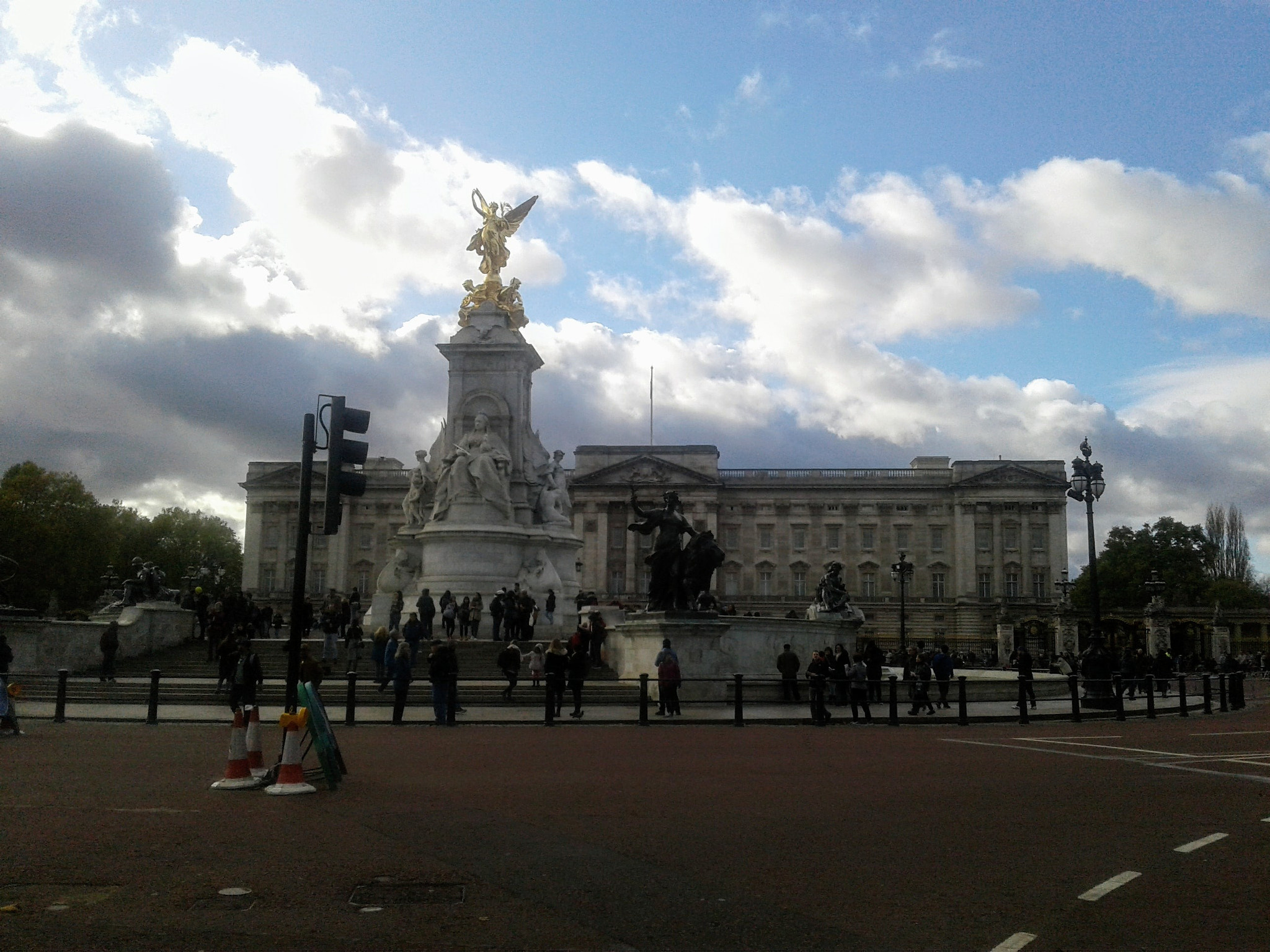 Samsung Galaxy J1(2016) sample photo. Buckingham palace photography