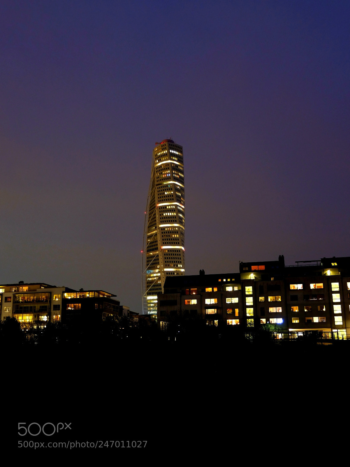 Fujifilm X-T20 sample photo. Purple sky over malmö photography
