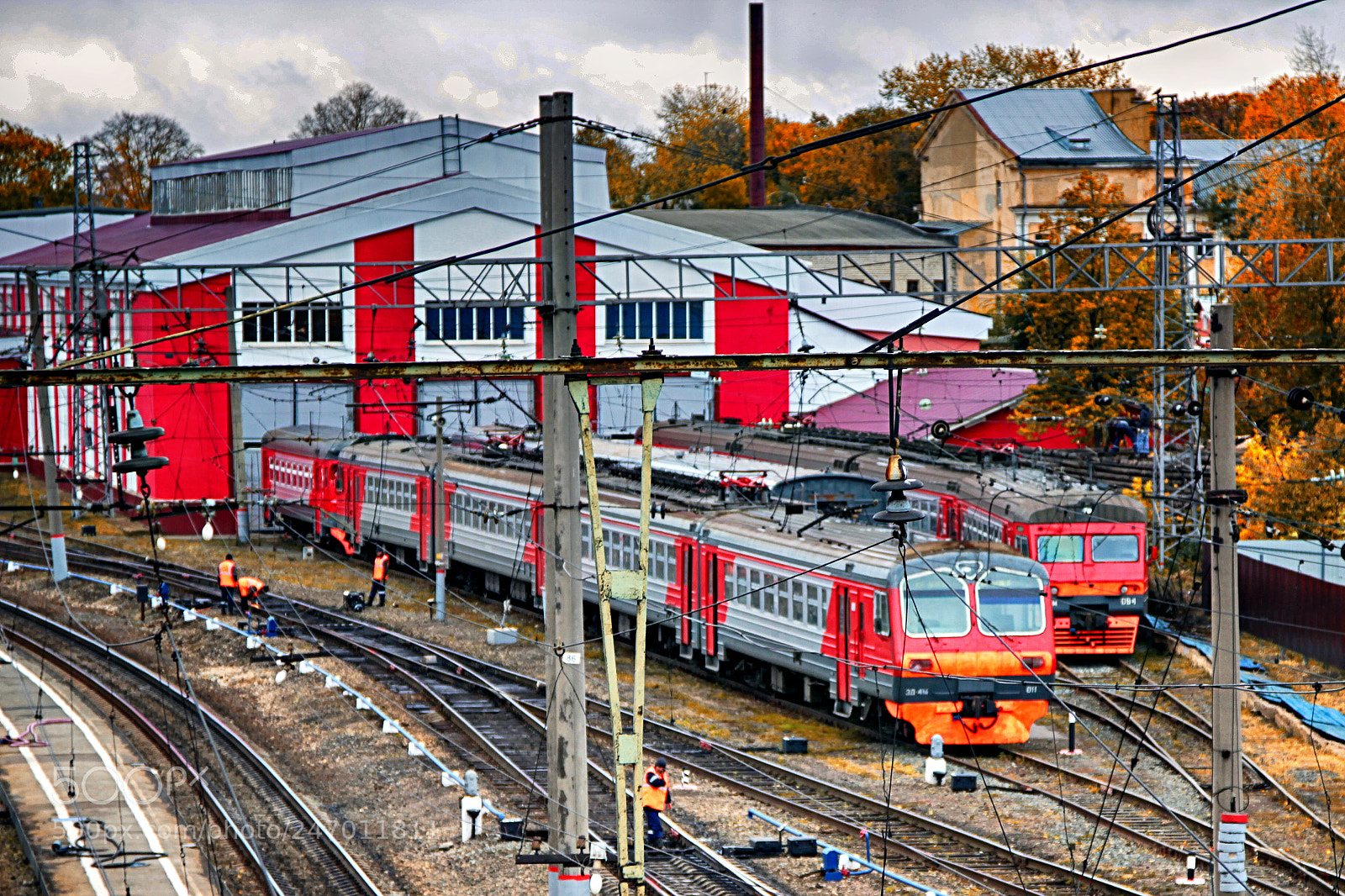 Canon EOS 600D (Rebel EOS T3i / EOS Kiss X5) sample photo. Autumn. railway depot. photography