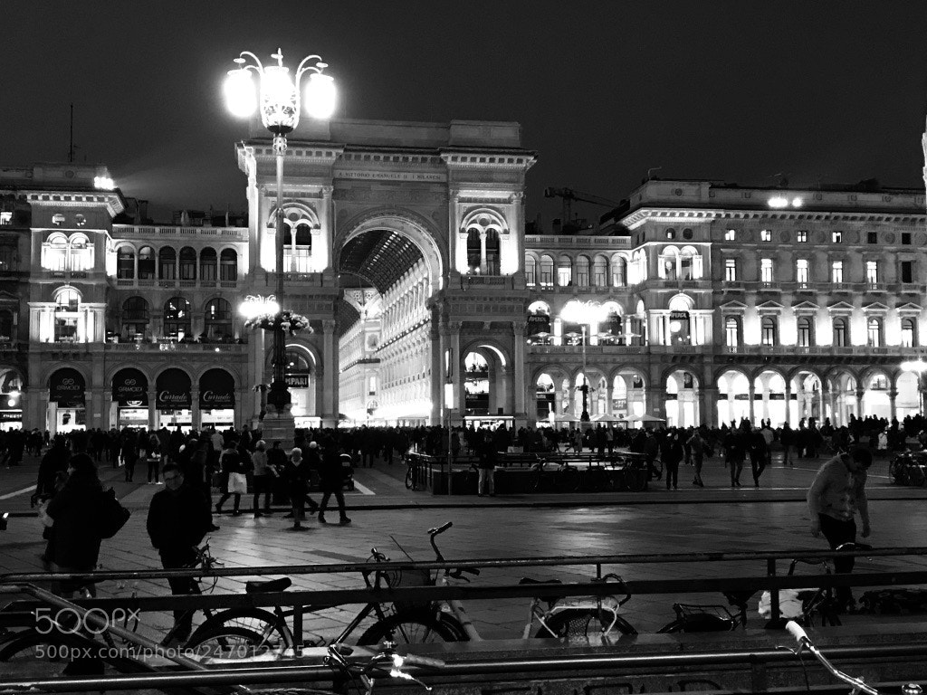 Apple iPhone 7 Plus sample photo. One day in milan-galleria photography