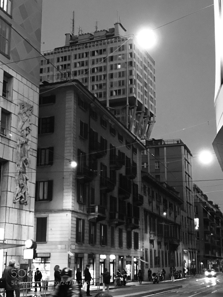 Apple iPhone 7 Plus sample photo. One day in milan-torre photography