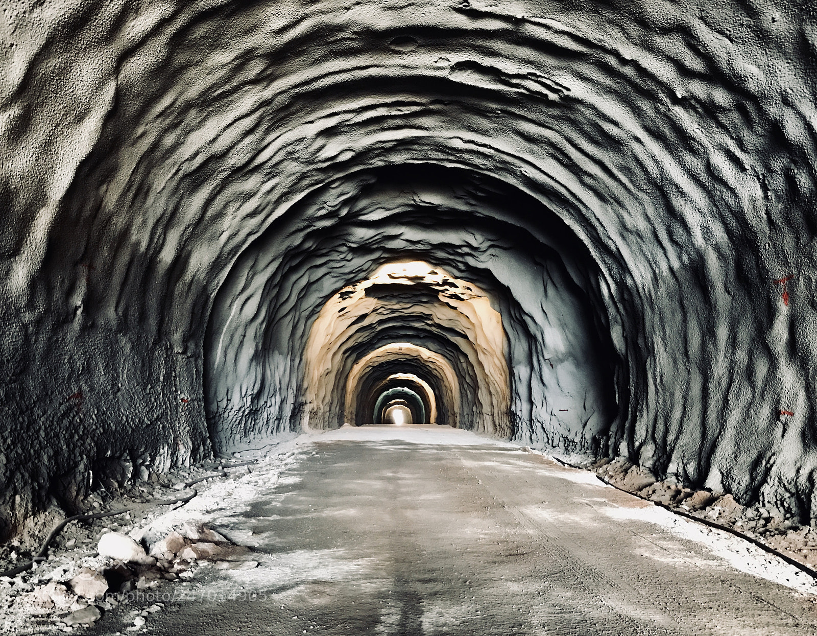 Apple iPhone 7 sample photo. Tunnel photography