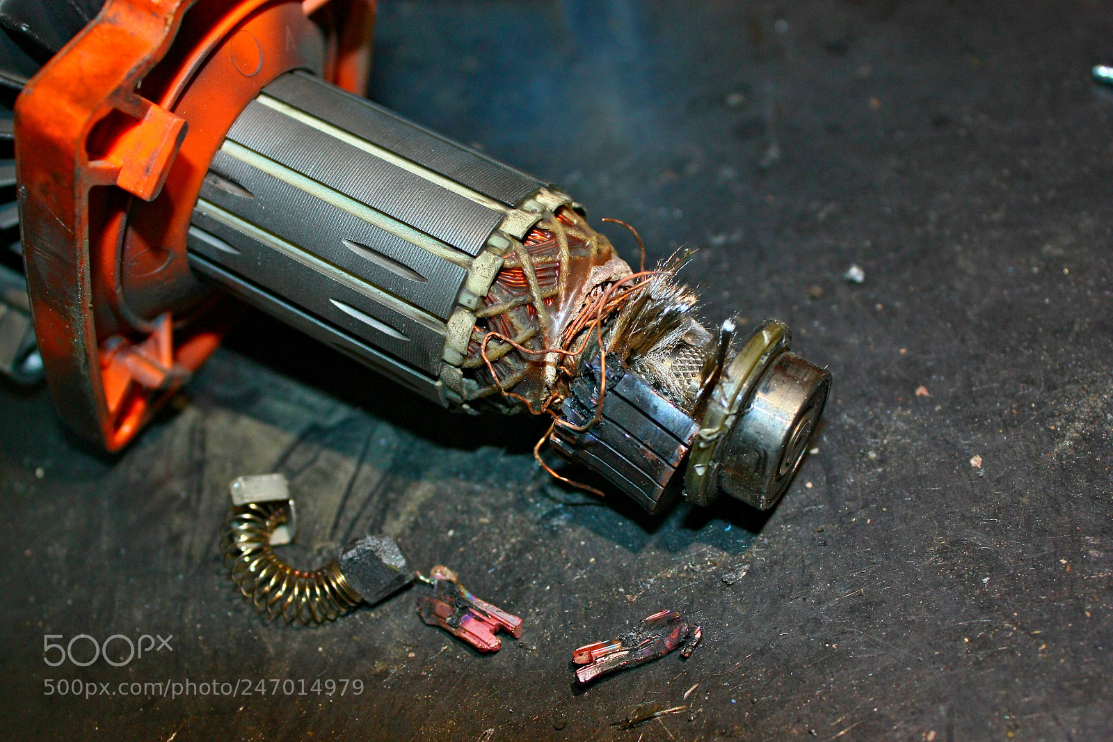 Canon EF-S 18-55mm F3.5-5.6 IS sample photo. Broken commutator photography