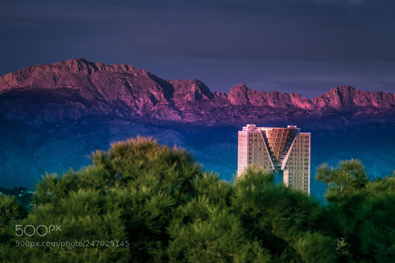 Canon EOS 7D sample photo. One city detailing the photography