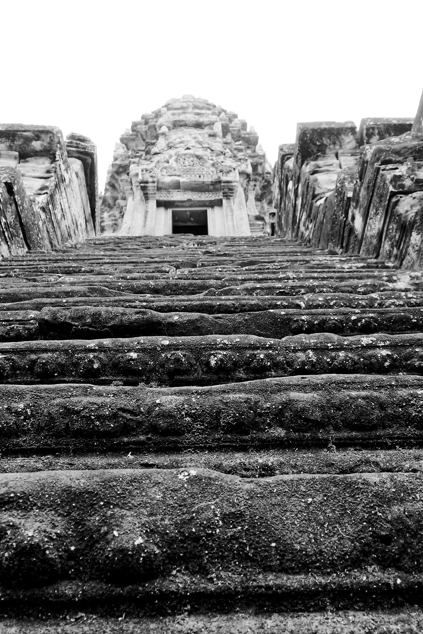 Nikon D5300 + Nikon AF-S DX Nikkor 18-200mm F3.5-5.6G ED VR II sample photo. Angkor wat, different point of view photography