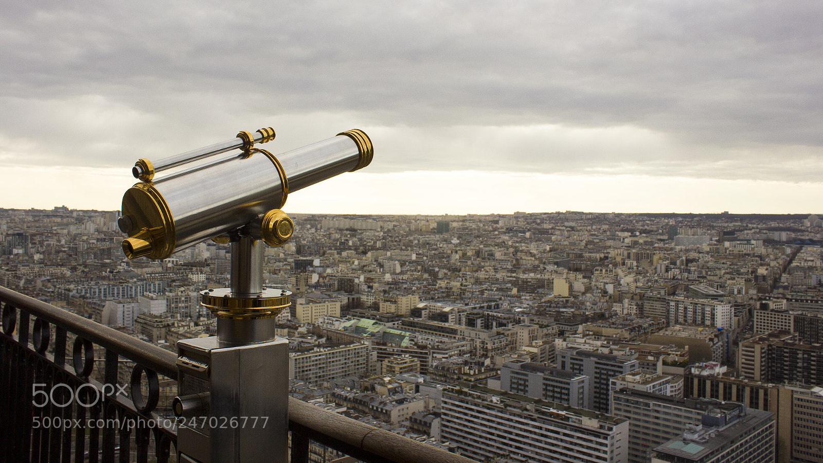 Canon EOS 550D (EOS Rebel T2i / EOS Kiss X4) sample photo. The traveller's gaze ! photography