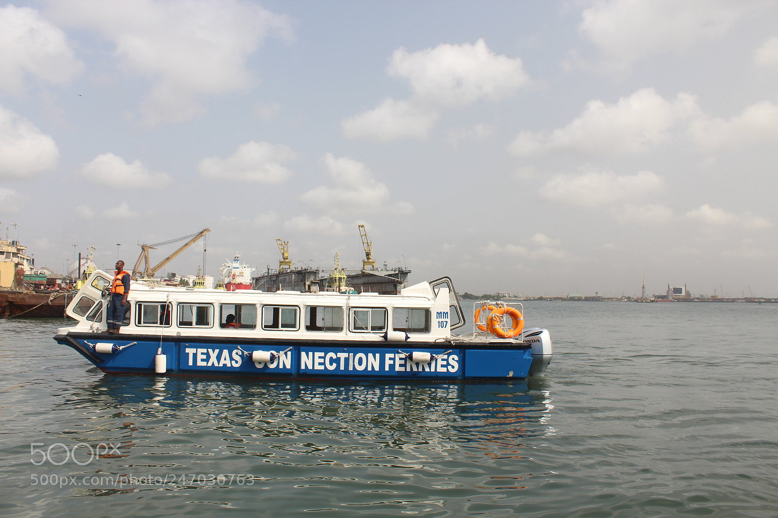 Canon EF-S 18-55mm F3.5-5.6 III sample photo. Water bus photography