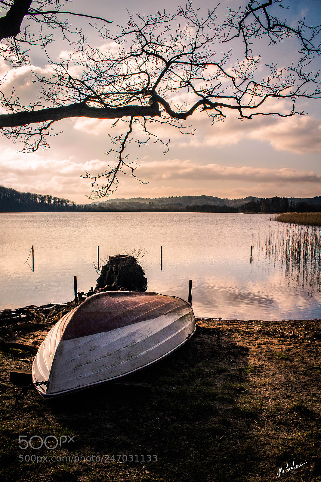 Canon EOS 100D (EOS Rebel SL1 / EOS Kiss X7) sample photo. .boat on land photography