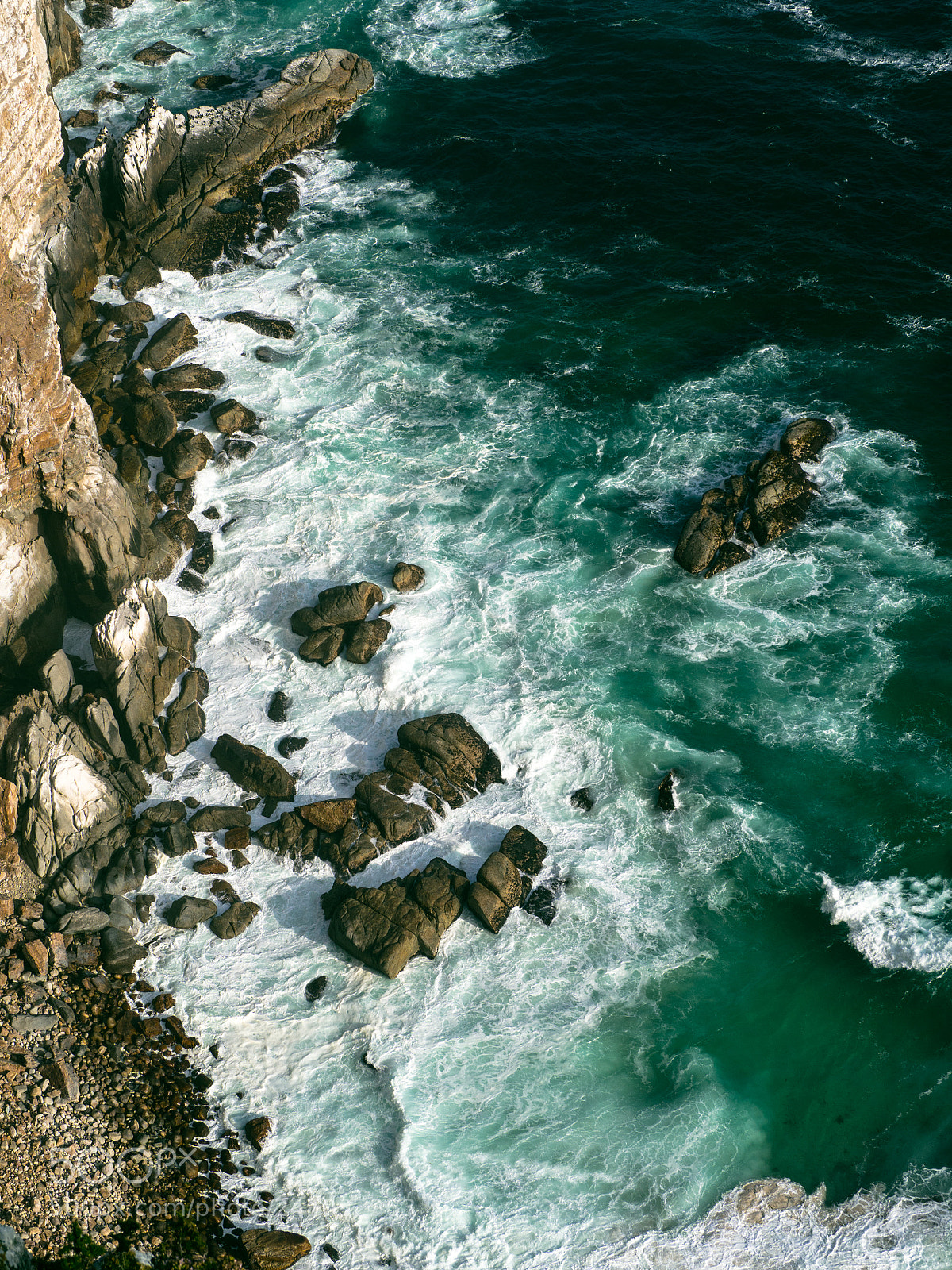 Olympus OM-D E-M10 II sample photo. Cliffside at the end photography