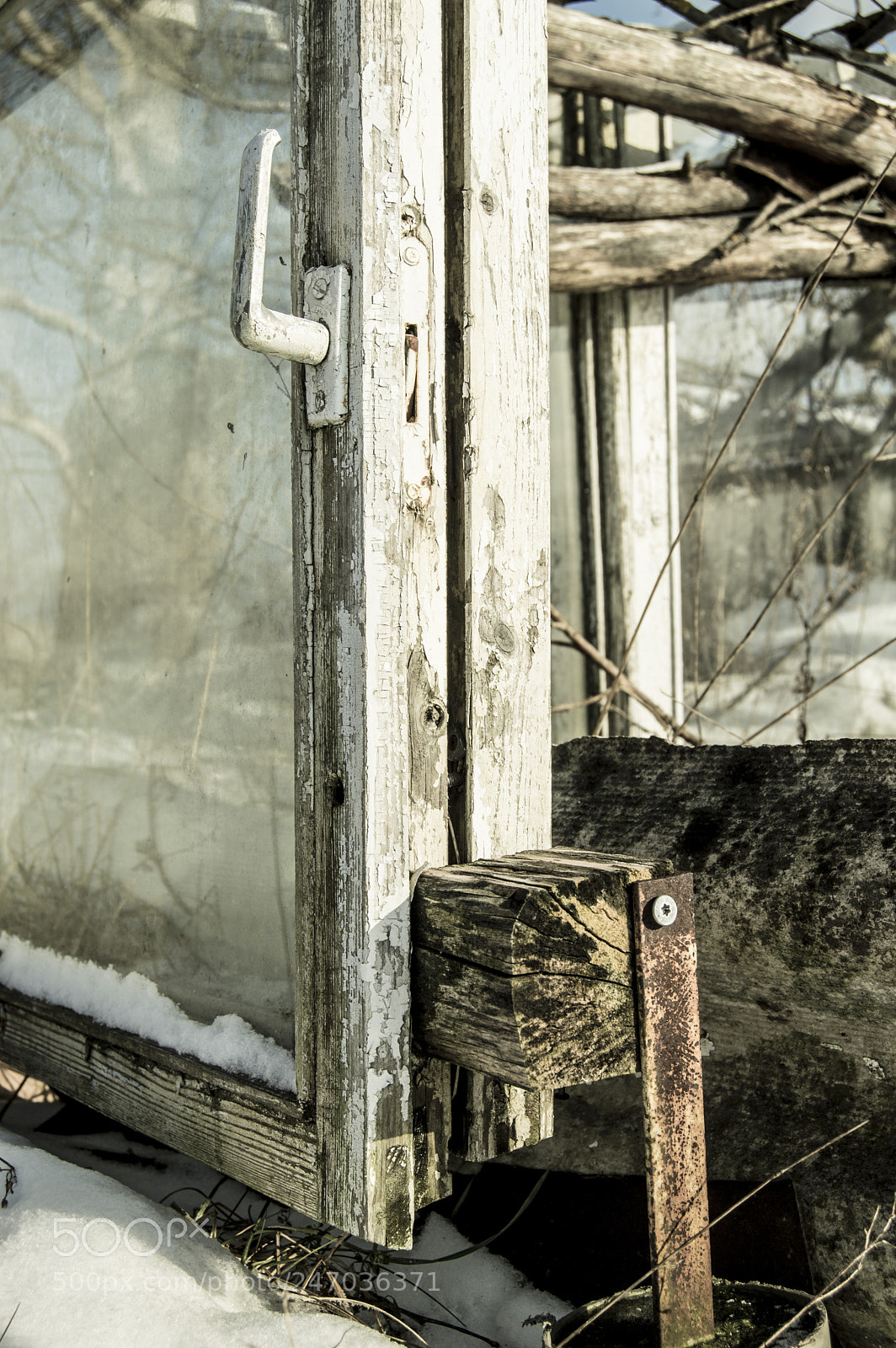 Nikon D3200 sample photo. The last window photography