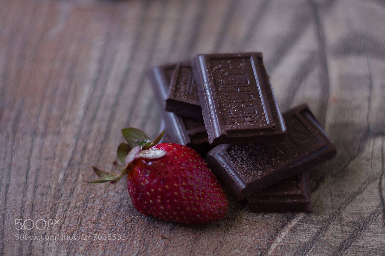 Canon EOS 1200D (EOS Rebel T5 / EOS Kiss X70 / EOS Hi) sample photo. Chocolate bars with strawberry photography